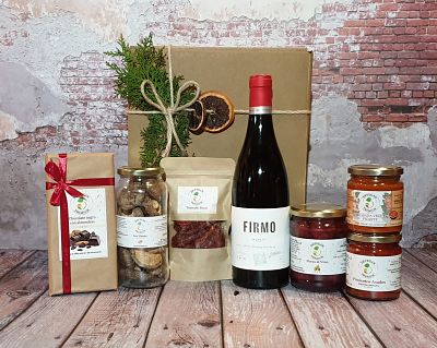 cesta de empresa con vino